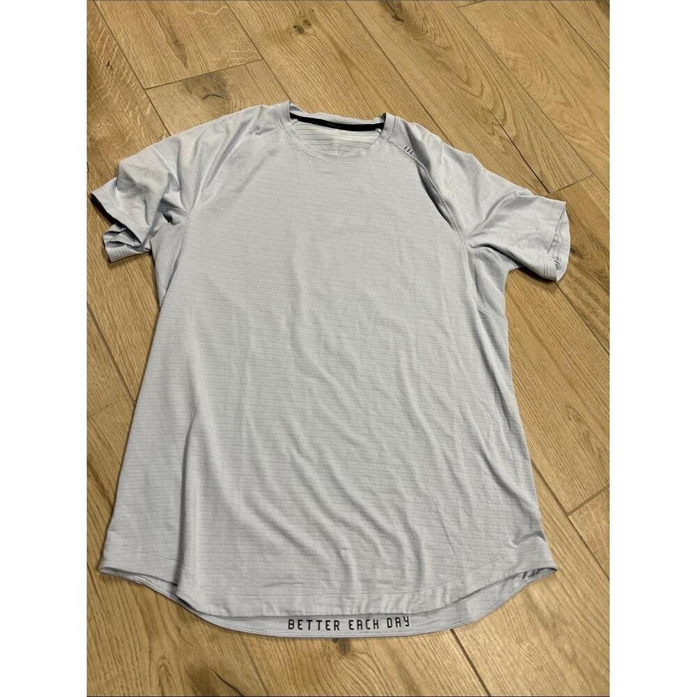 lululemon athletica Light blue and grey Short Sleeve Athletic Tee
Light gray pe